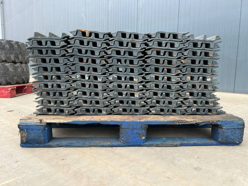 Hyundai R210 / R215 / R220 Shoes 3 Grouser 600mm - Рама/ Шаси за Строителна техника: снимка 5 Hyundai R210 / R215 / R220 Shoes 3 Grouser 600mm - Рама/ Шаси за Строителна техника: снимка 5