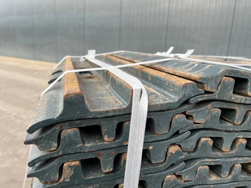 Hyundai R210 / R215 / R220 Shoes - Рама/ Шаси за Строителна техника: снимка 3 Hyundai R210 / R215 / R220 Shoes - Рама/ Шаси за Строителна техника: снимка 3