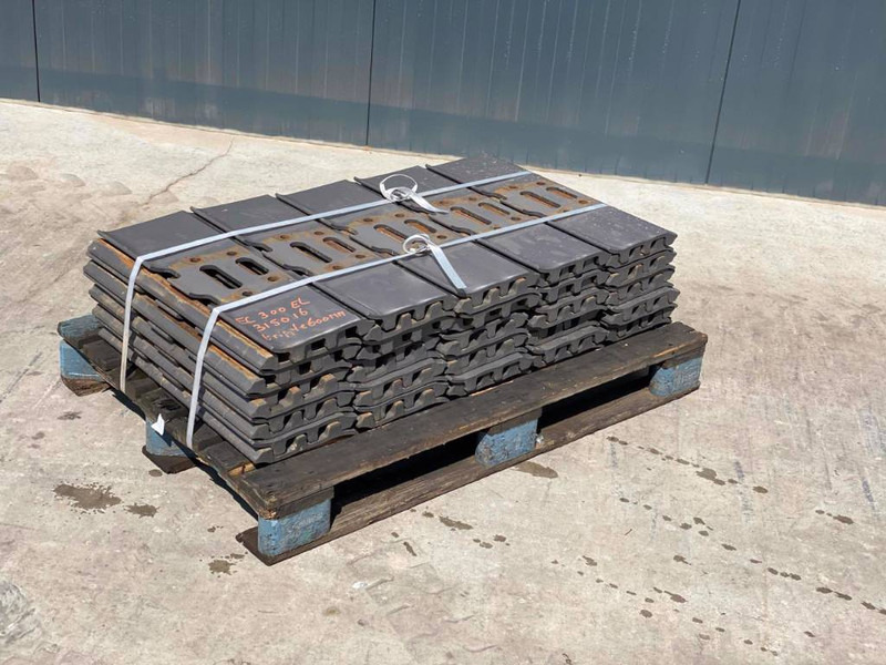 JCB JS240 / JS260 / JS300 Shoes/Pads - Рама/ Шаси за Строителна техника: снимка 3 JCB JS240 / JS260 / JS300 Shoes/Pads - Рама/ Шаси за Строителна техника: снимка 3