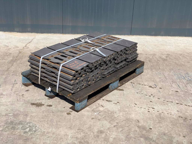 JCB JS240 / JS260 / JS300 Shoes/Pads - Рама/ Шаси за Строителна техника: снимка 1 JCB JS240 / JS260 / JS300 Shoes/Pads - Рама/ Шаси за Строителна техника: снимка 1
