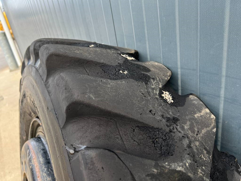 Michelin 1000 x 20 banden / 10.00 x 20: 1x2 Reifen - Гуми и джанти за Строителна техника: снимка 4 Michelin 1000 x 20 banden / 10.00 x 20: 1x2 Reifen - Гуми и джанти за Строителна техника: снимка 4