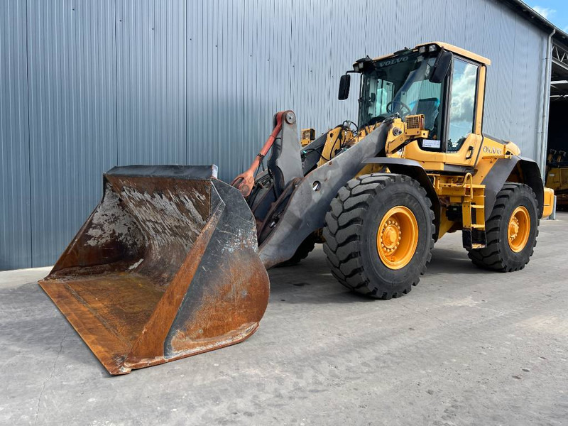 Volvo L90F - Колесен товарач: снимка 1 Volvo L90F - Колесен товарач: снимка 1