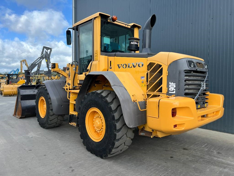 Volvo L90F - Колесен товарач: снимка 3 Volvo L90F - Колесен товарач: снимка 3