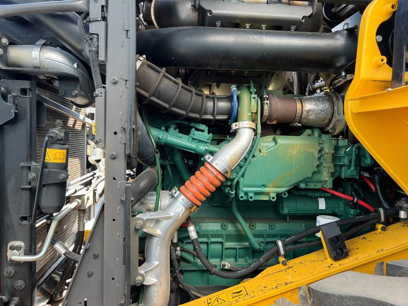 Volvo L90H - Колесен товарач: снимка 4 Volvo L90H - Колесен товарач: снимка 4