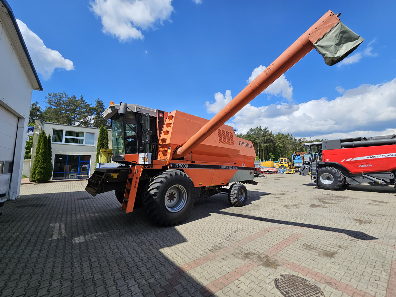 Dronningborg D9000 - Зърнокомбайн: снимка 1 Dronningborg D9000 - Зърнокомбайн: снимка 1