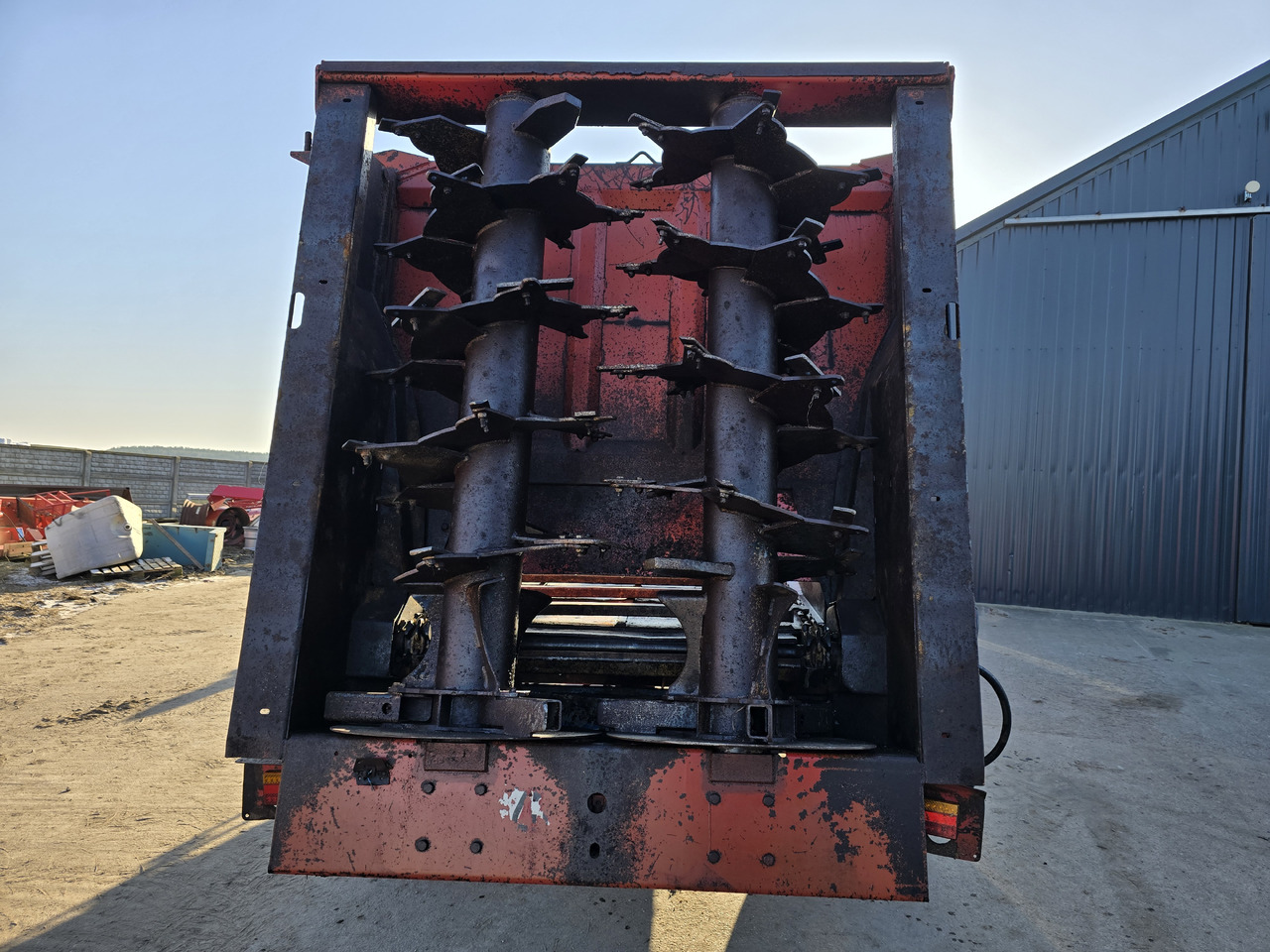 GILIBERT HELIOS 15 - Разпръсквач за оборски тор: снимка 4 GILIBERT HELIOS 15 - Разпръсквач за оборски тор: снимка 4