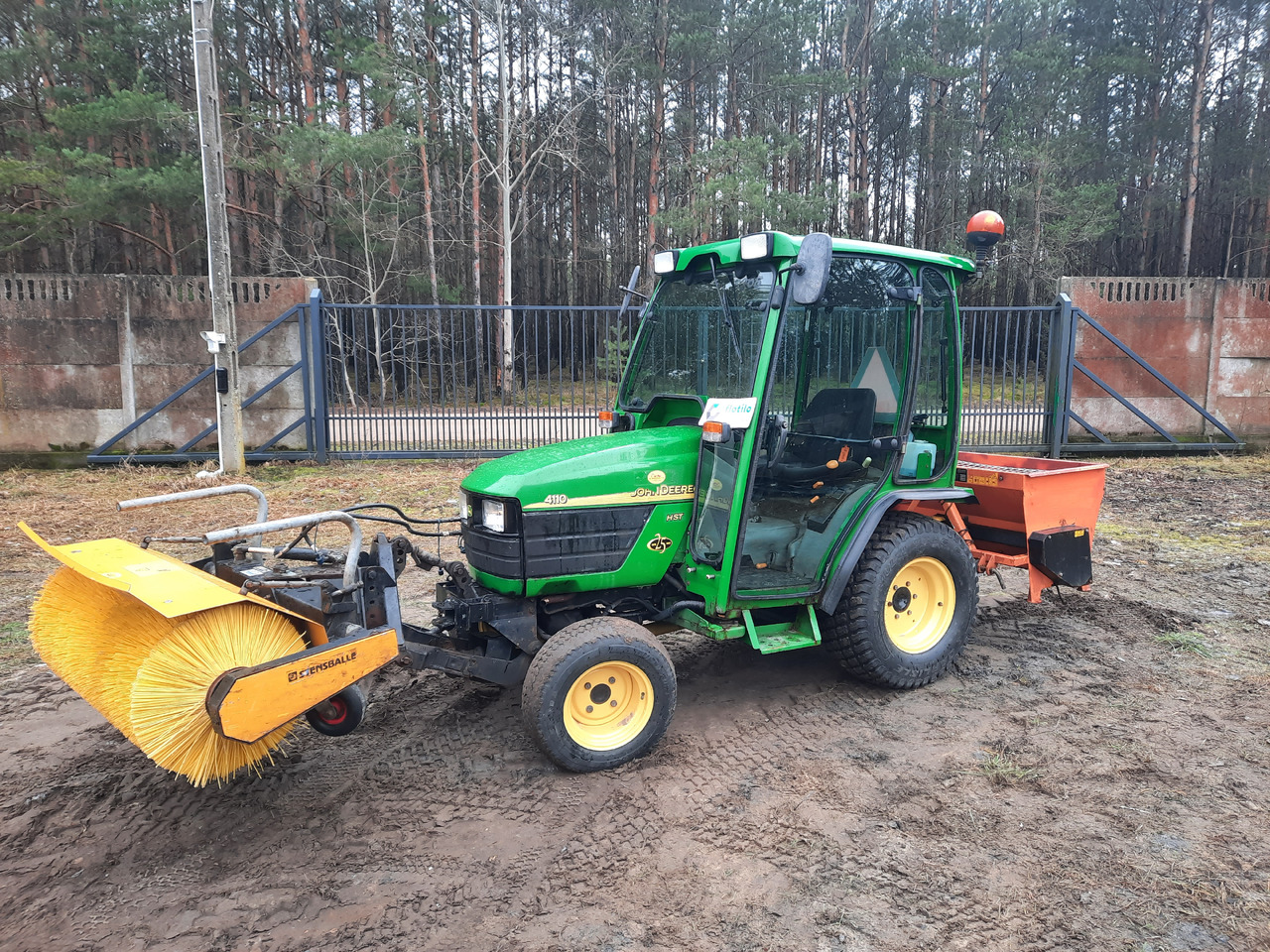 JOHN DEERE 4110 - Трактор: снимка 1 JOHN DEERE 4110 - Трактор: снимка 1