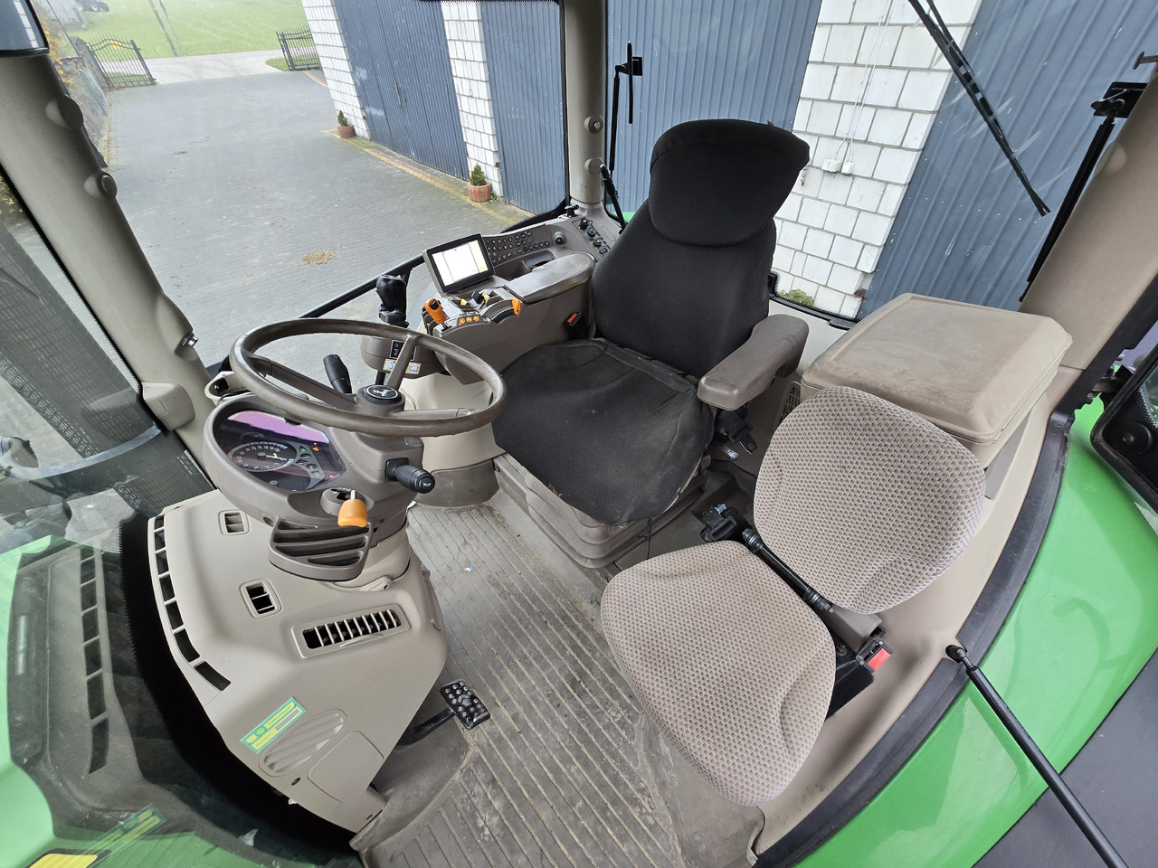 JOHN DEERE 6140R - Трактор: снимка 2 JOHN DEERE 6140R - Трактор: снимка 2