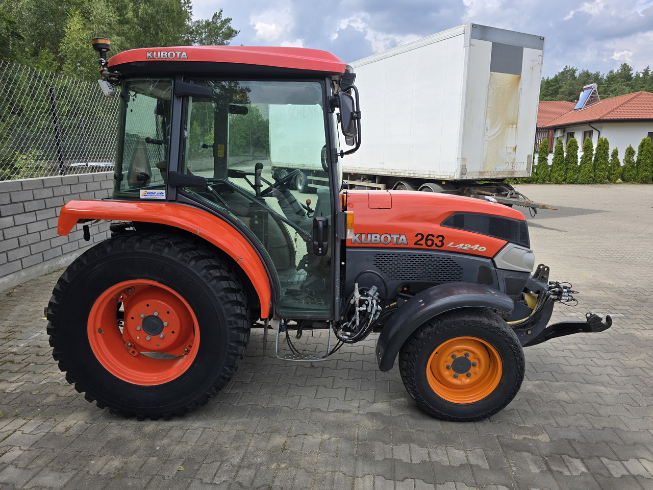KUBOTA 4240 - Трактор: снимка 5 KUBOTA 4240 - Трактор: снимка 5