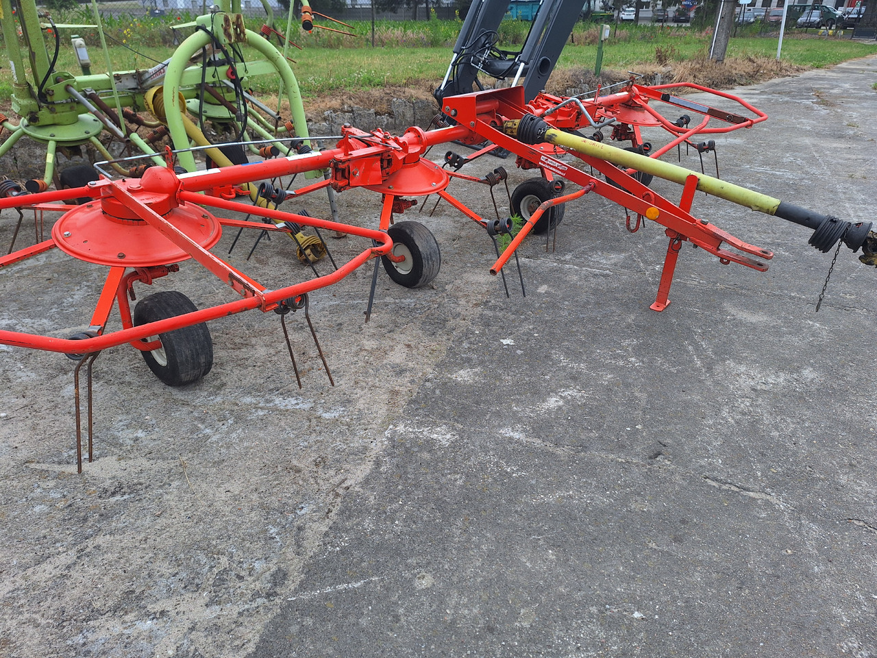 KUHN 5001T - Гребло/ Сенообръщачка: снимка 1 KUHN 5001T - Гребло/ Сенообръщачка: снимка 1
