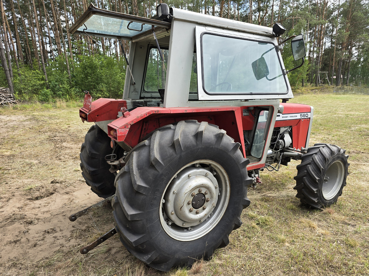 MASSEY-FERGUSON MF 560 - Трактор: снимка 3 MASSEY-FERGUSON MF 560 - Трактор: снимка 3