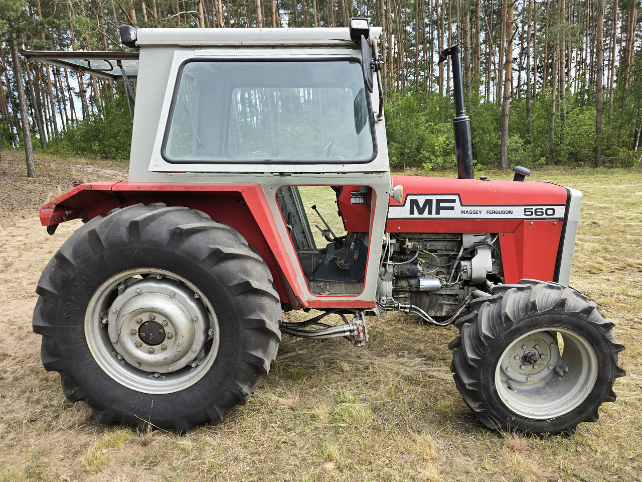 MASSEY-FERGUSON MF 560 - Трактор: снимка 2 MASSEY-FERGUSON MF 560 - Трактор: снимка 2