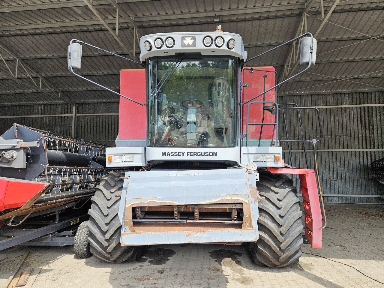 Massey Ferguson Cerea - Зърнокомбайн: снимка 1 Massey Ferguson Cerea - Зърнокомбайн: снимка 1