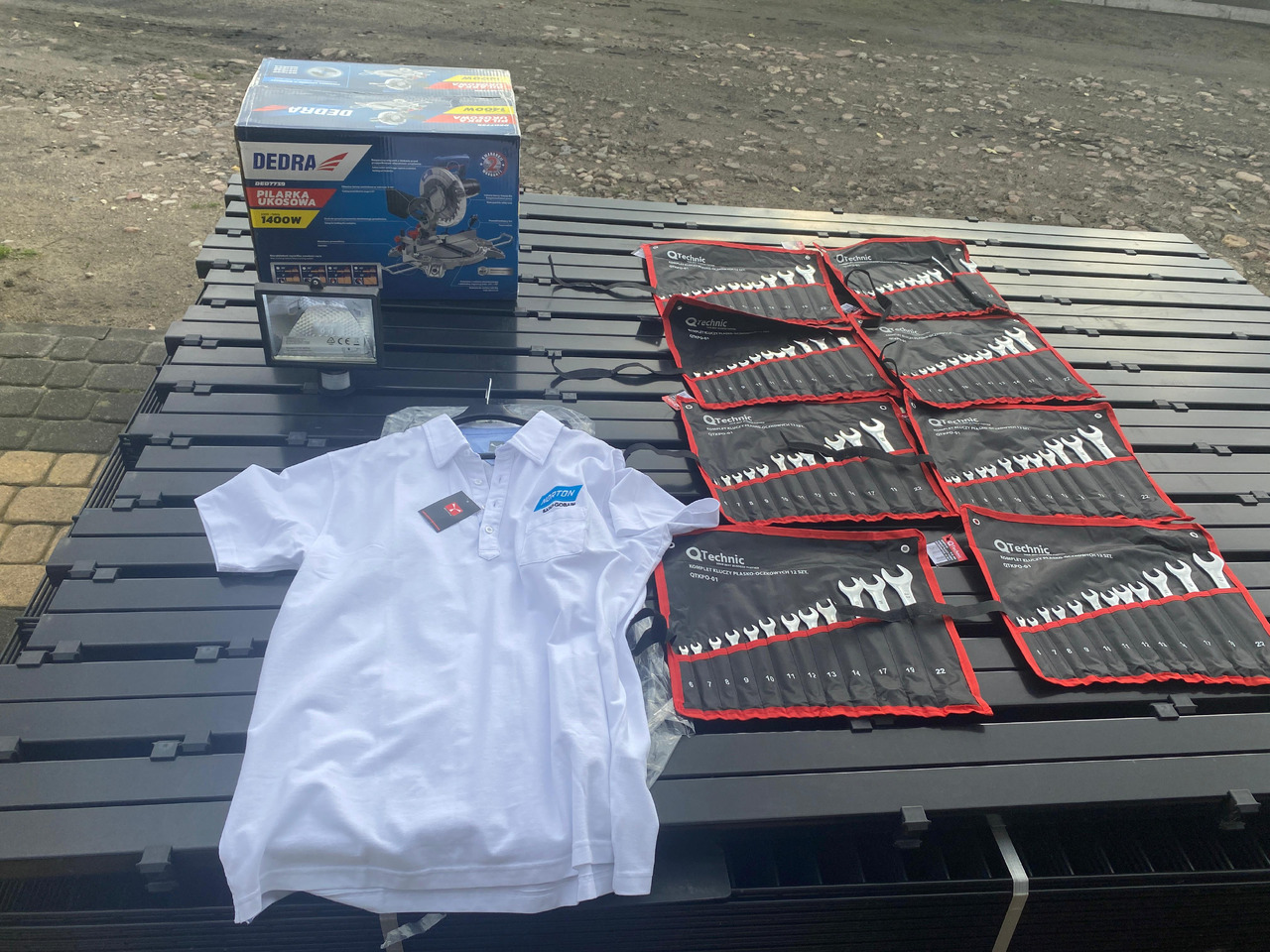 Norton, Dedra ukośnica, zestaw kluczy, lampa z czujnikiem, koszulka Polo - Автомобилен инструмент: снимка 1 Norton, Dedra ukośnica, zestaw kluczy, lampa z czujnikiem, koszulka Polo - Автомобилен инструмент: снимка 1