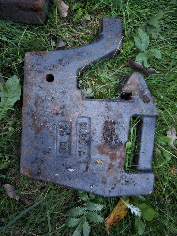 Obciążniki Kubota - Противовес: снимка 2 Obciążniki Kubota - Противовес: снимка 2