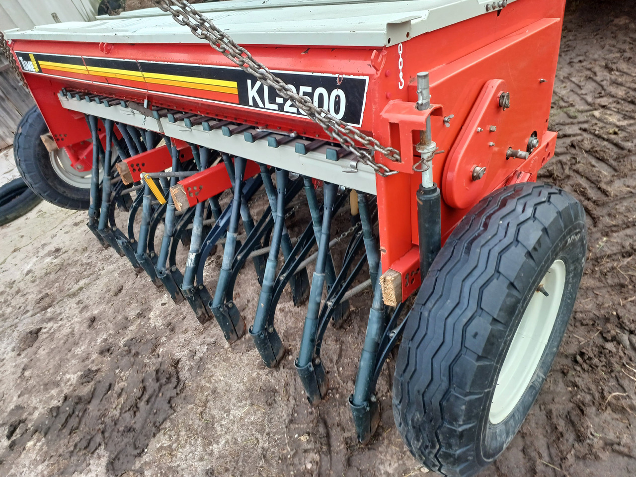 Tume KL-2500 - Машина за сеене: снимка 3 Tume KL-2500 - Машина за сеене: снимка 3