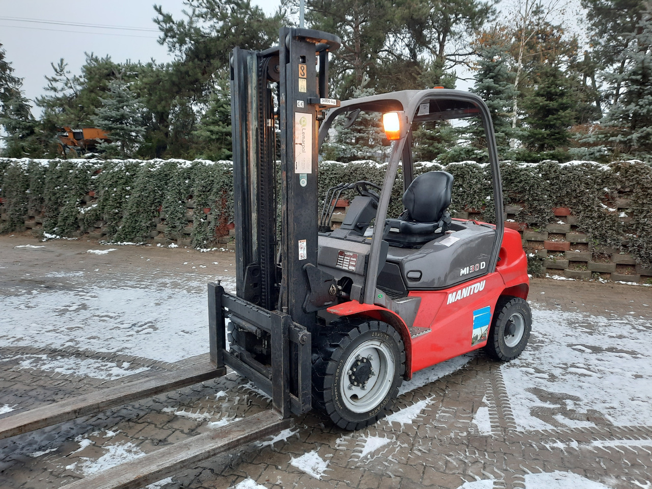 Manitou MI30D - Дизелов мотокар: снимка 3 Manitou MI30D - Дизелов мотокар: снимка 3