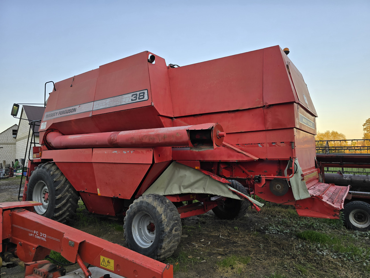 Massey-ferguson 38 - Зърнокомбайн: снимка 5 Massey-ferguson 38 - Зърнокомбайн: снимка 5