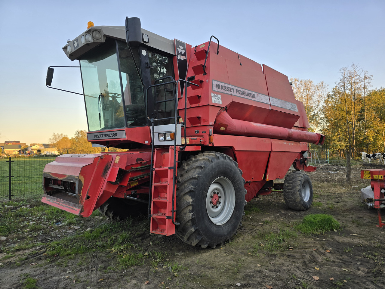 Massey-ferguson 38 - Зърнокомбайн: снимка 1 Massey-ferguson 38 - Зърнокомбайн: снимка 1