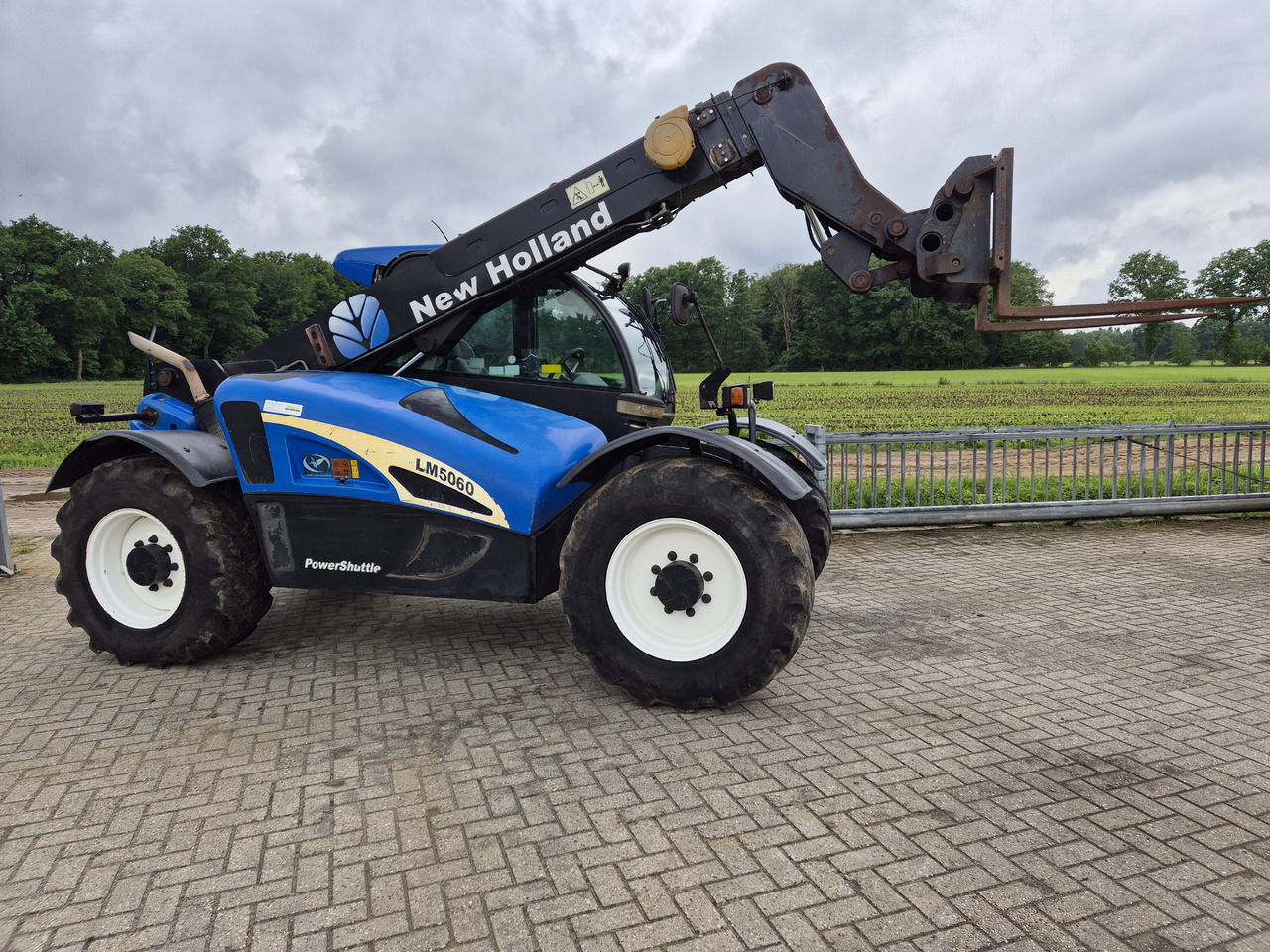 New Holland LM 5060 - Телескопичен товарач: снимка 1 New Holland LM 5060 - Телескопичен товарач: снимка 1