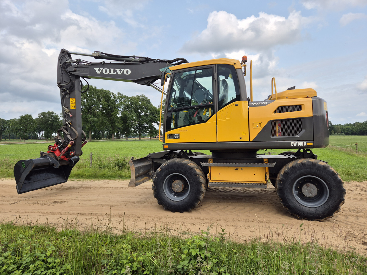 VOLVO EW 140 D - Колесен багер: снимка 1 VOLVO EW 140 D - Колесен багер: снимка 1