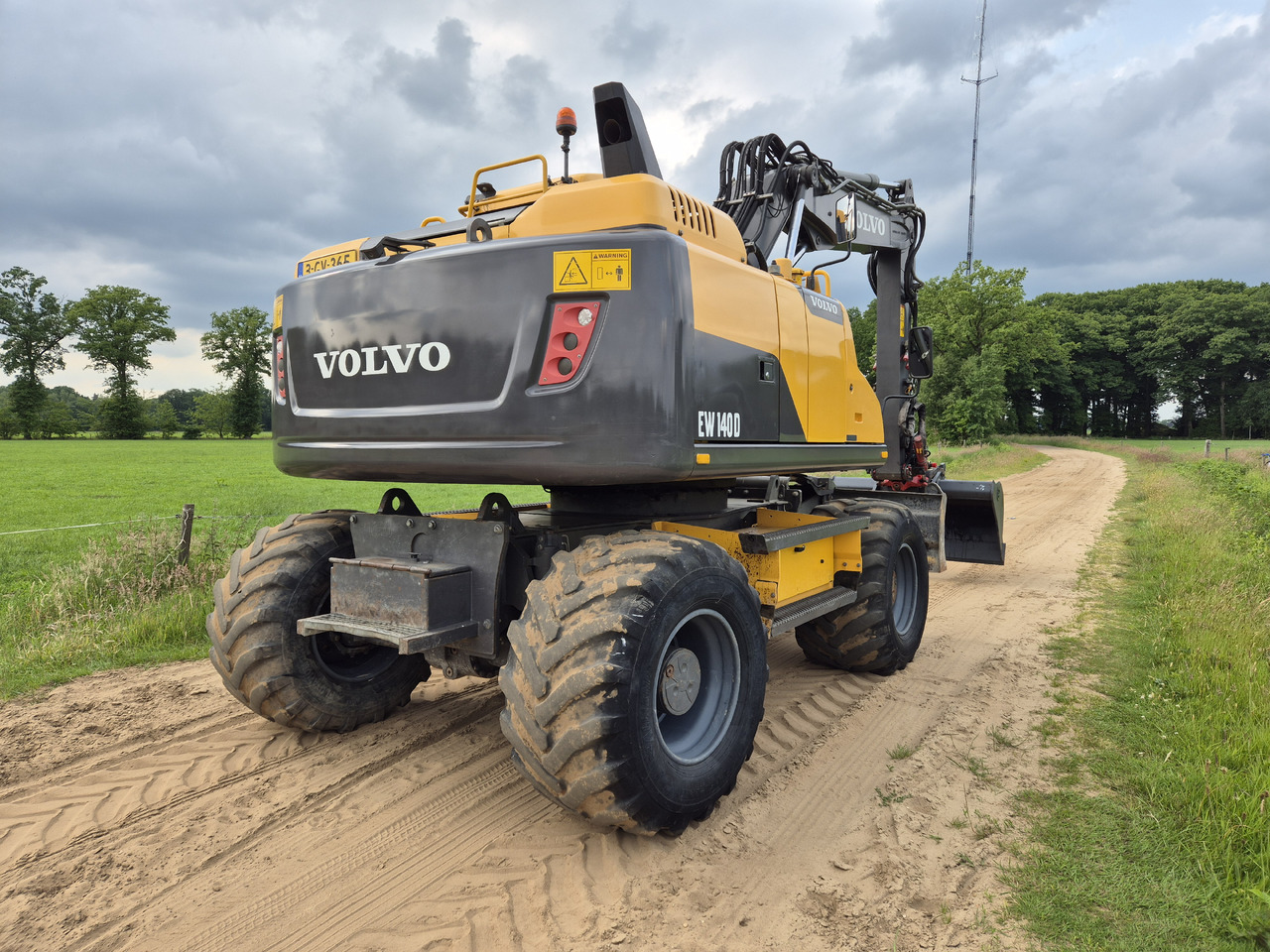 VOLVO EW 140 D Rototilt - Колесен багер: снимка 4 VOLVO EW 140 D Rototilt - Колесен багер: снимка 4