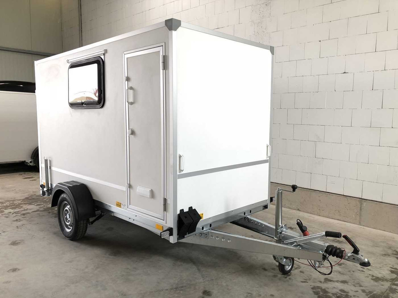 BLYSS F1330HD Rampe Tür 2 Fenster Kofferanhänger - Затворена каросерия ремарке: снимка 4 BLYSS F1330HD Rampe Tür 2 Fenster Kofferanhänger - Затворена каросерия ремарке: снимка 4