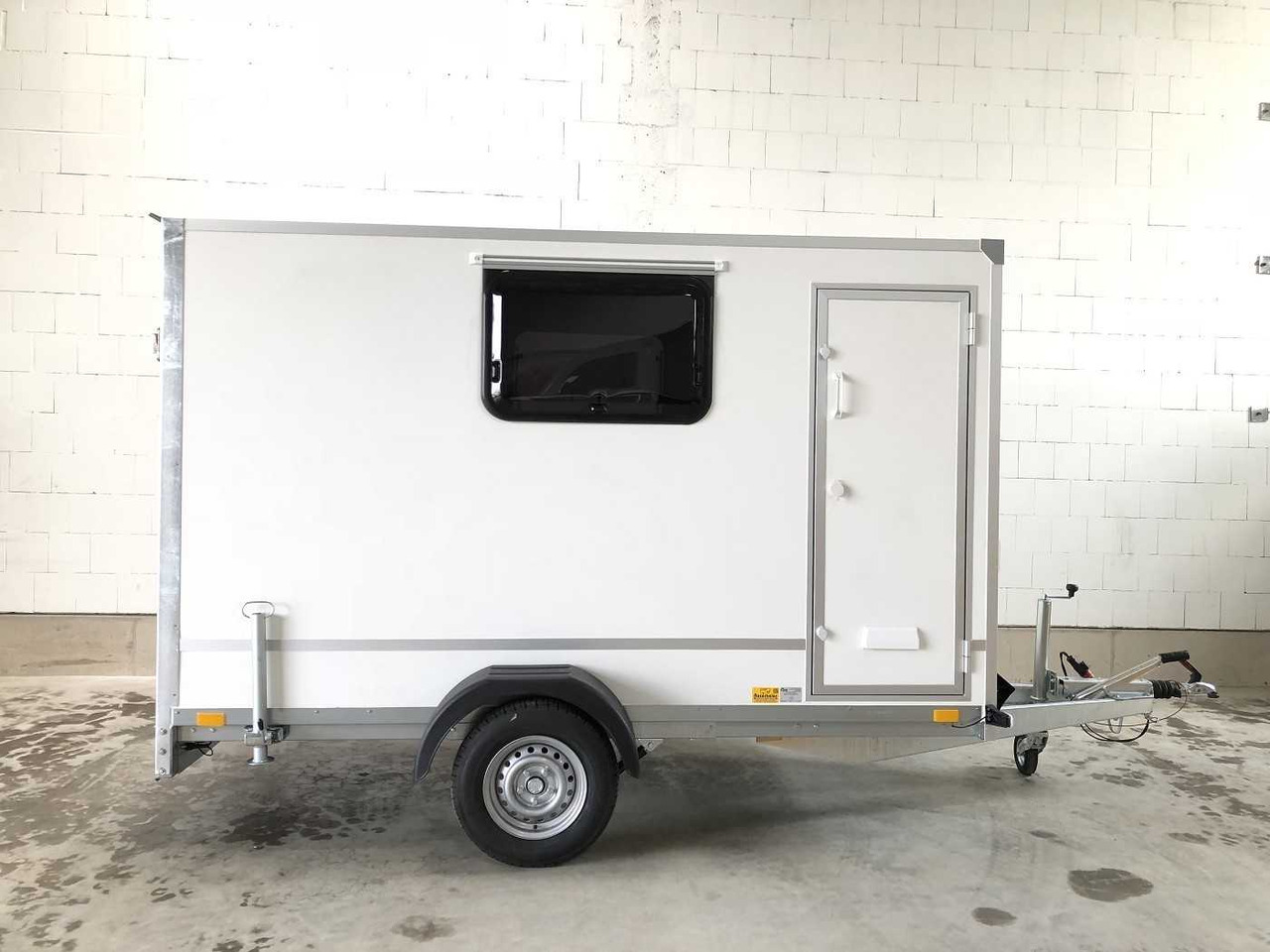 BLYSS F1330HD Rampe Tür 2 Fenster Kofferanhänger - Затворена каросерия ремарке: снимка 5 BLYSS F1330HD Rampe Tür 2 Fenster Kofferanhänger - Затворена каросерия ремарке: снимка 5