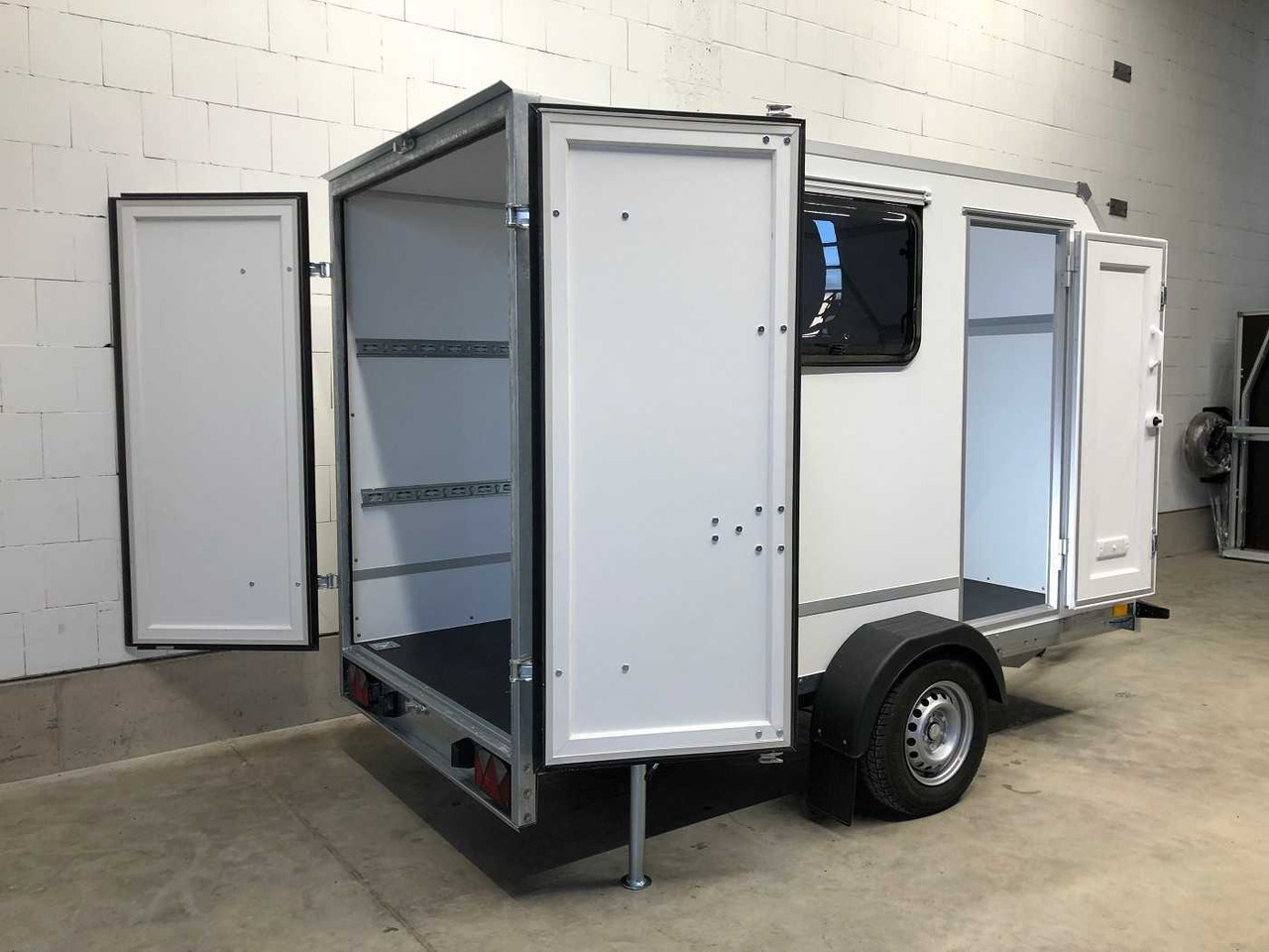 BLYSS F1330HD Seitentür,Fenster,Aero Kofferanhänger - Затворена каросерия ремарке: снимка 3 BLYSS F1330HD Seitentür,Fenster,Aero Kofferanhänger - Затворена каросерия ремарке: снимка 3