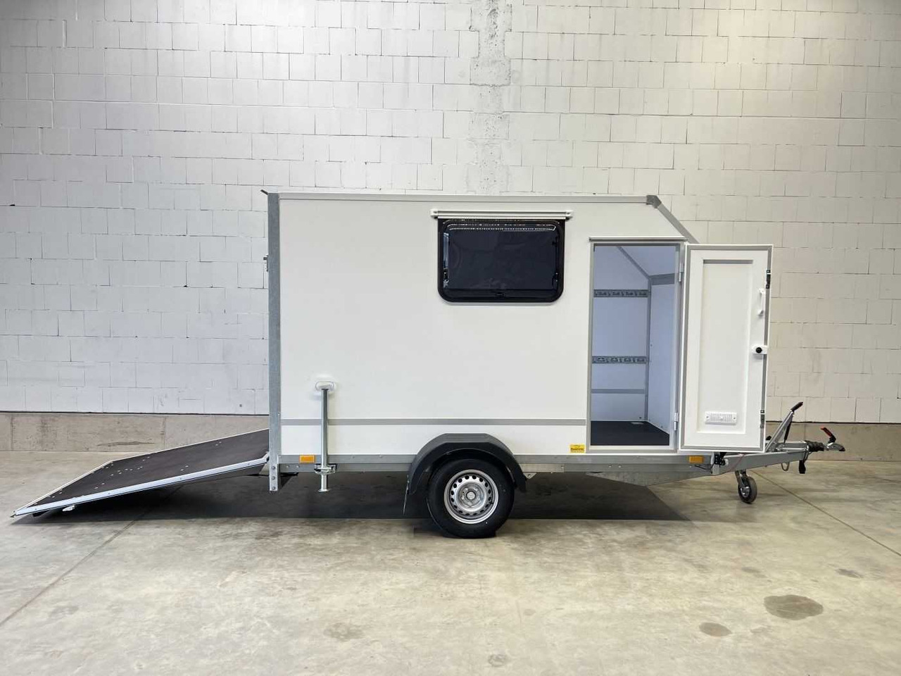 BLYSS F1330HD Seitentür,Fenster,Aero Kofferanhänger - Затворена каросерия ремарке: снимка 2 BLYSS F1330HD Seitentür,Fenster,Aero Kofferanhänger - Затворена каросерия ремарке: снимка 2