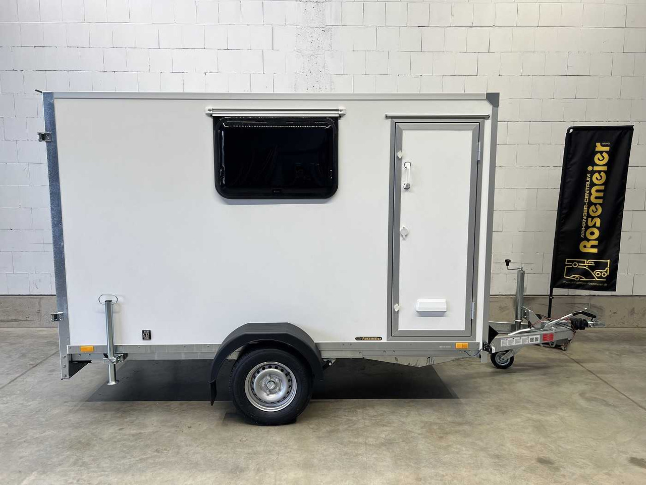 BLYSS F1330HD Seitentür,Fenster Kofferanhänger - Затворена каросерия ремарке: снимка 2 BLYSS F1330HD Seitentür,Fenster Kofferanhänger - Затворена каросерия ремарке: снимка 2
