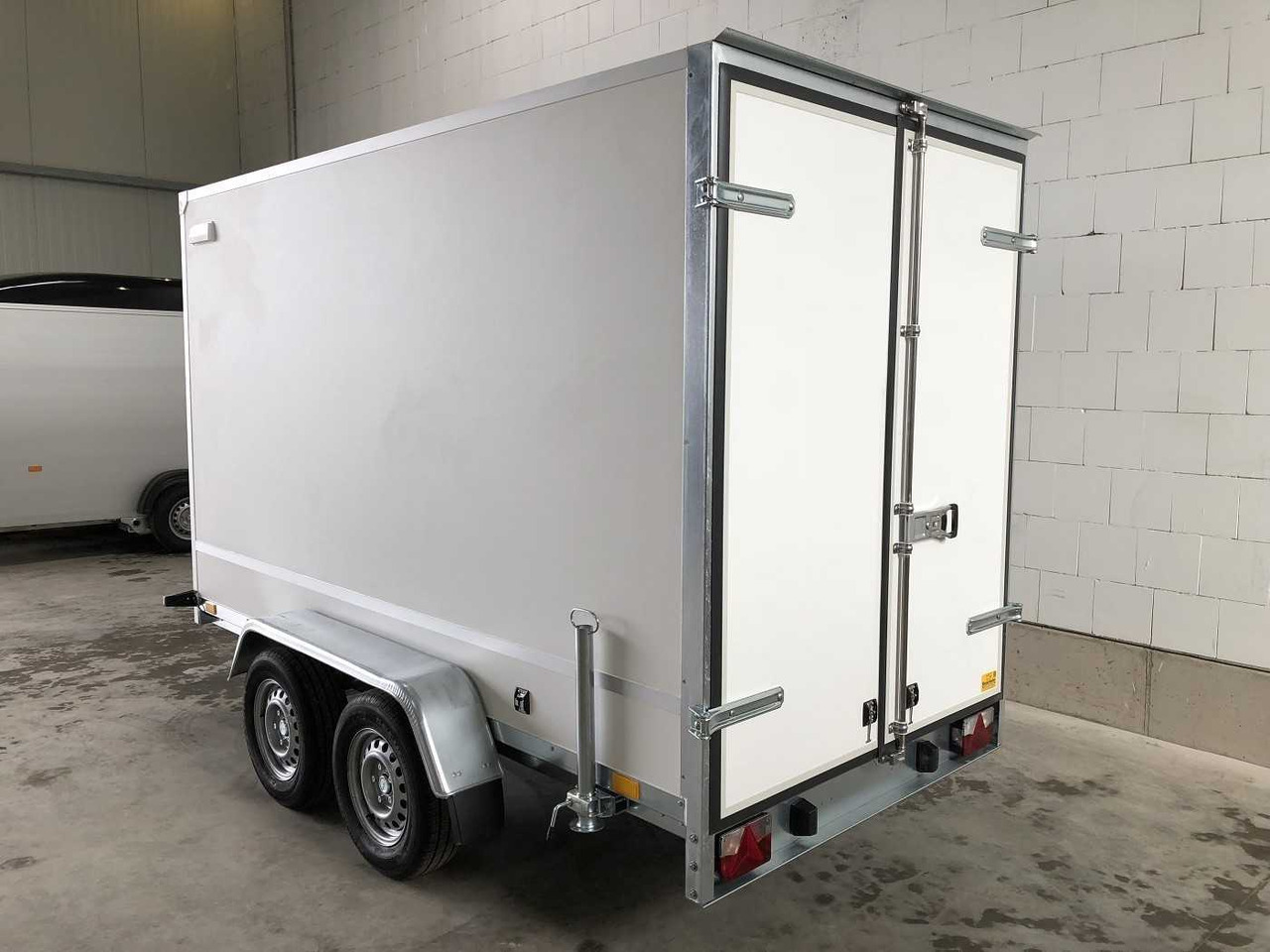 BLYSS F2030HTD Seitentür Kofferanhänger - Затворена каросерия ремарке: снимка 5 BLYSS F2030HTD Seitentür Kofferanhänger - Затворена каросерия ремарке: снимка 5