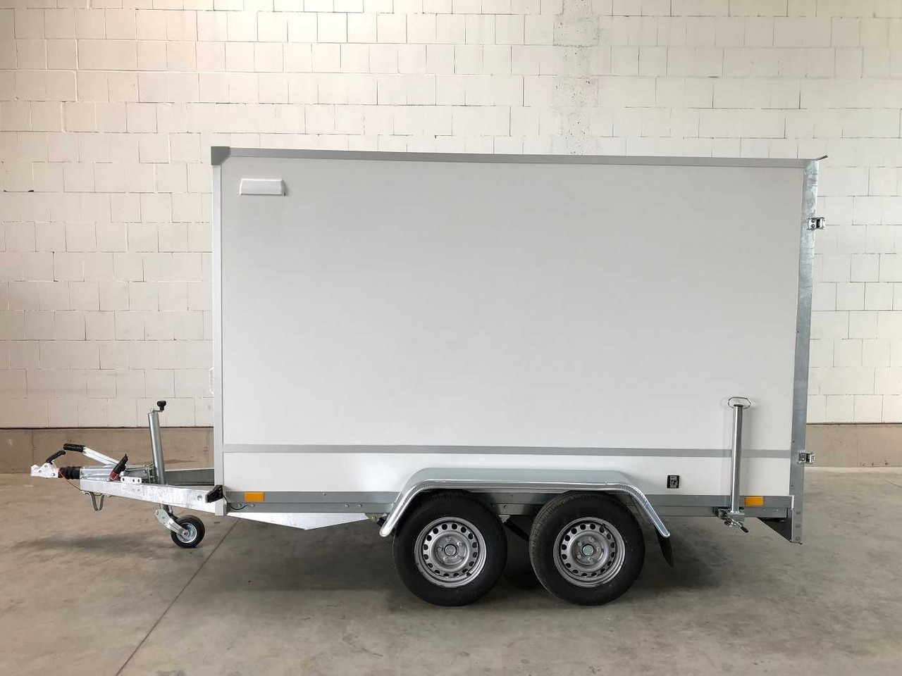 BLYSS F2030HTD VKL Kofferanhänger - Затворена каросерия ремарке: снимка 3 BLYSS F2030HTD VKL Kofferanhänger - Затворена каросерия ремарке: снимка 3