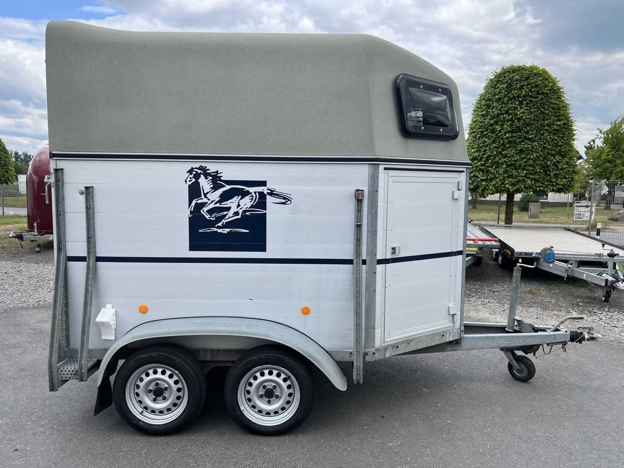 BOECKMANN Duo AP Pferdetransporter Viehanhänger - Ремарке за коне: снимка 2 BOECKMANN Duo AP Pferdetransporter Viehanhänger - Ремарке за коне: снимка 2