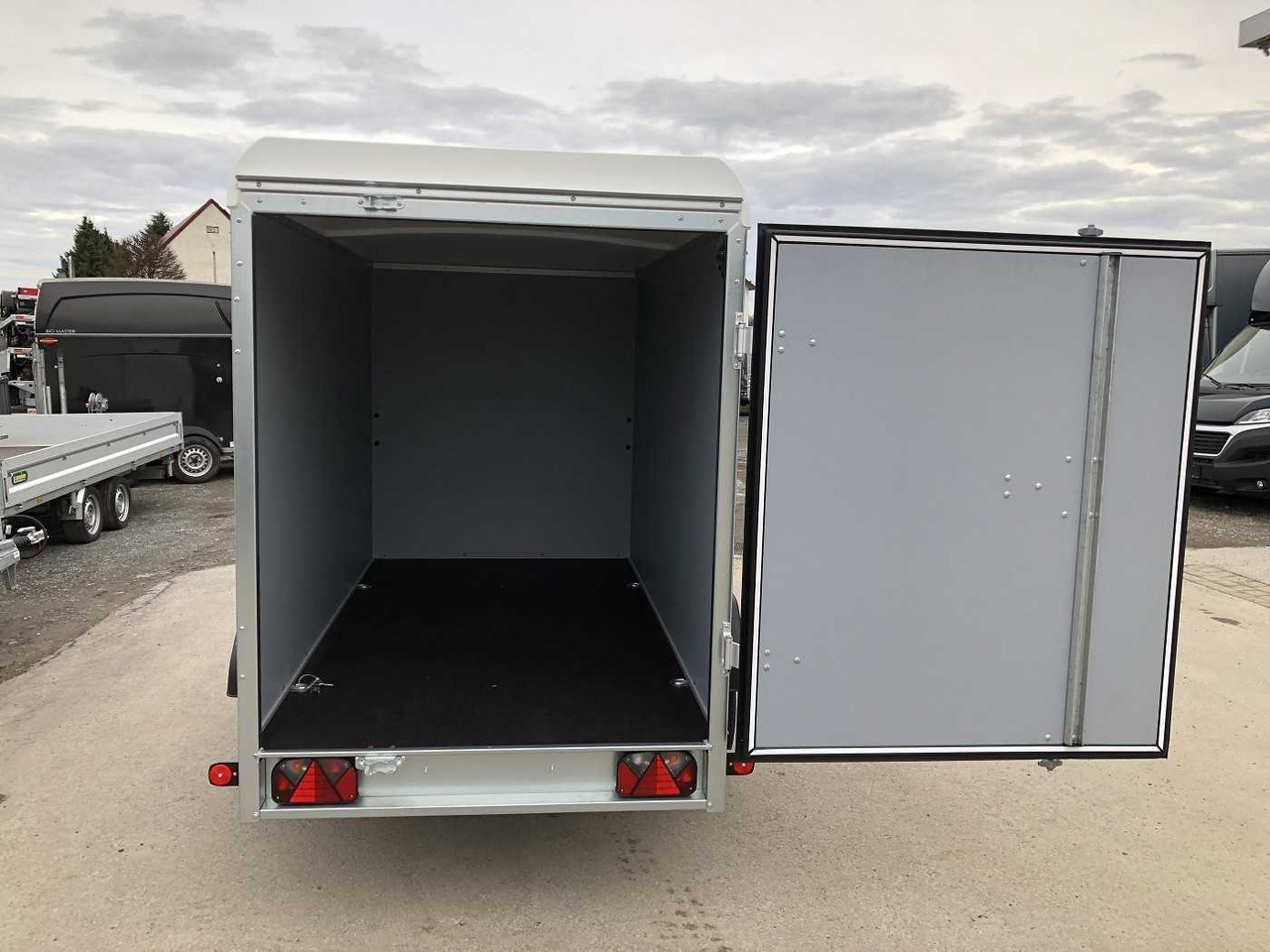 BOECKMANN KT 2513/135 Kofferanhänger - Затворена каросерия ремарке: снимка 4 BOECKMANN KT 2513/135 Kofferanhänger - Затворена каросерия ремарке: снимка 4