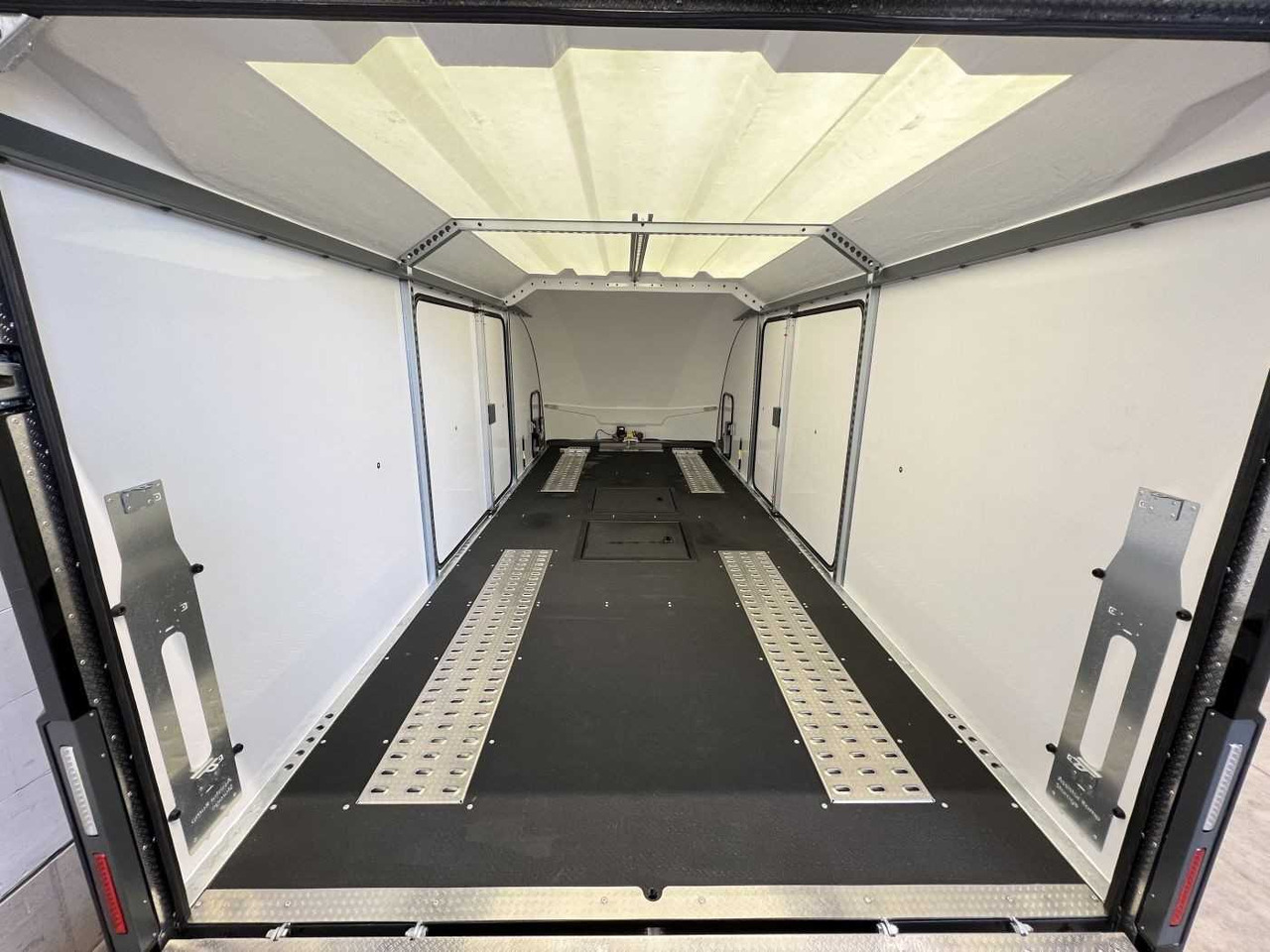 Нови Автовоз ремарке BRIAN_JAMES Race Transporter 7 Autotransporter geschlossen: снимка 6