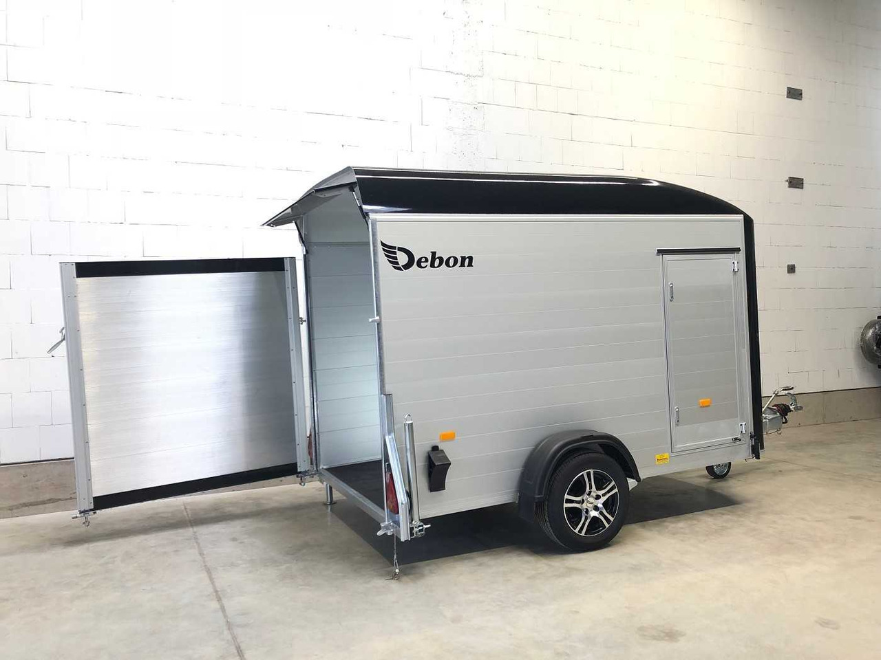 CHEVAL LIBERTE DEBON C300 Roadster Alufelge Kofferanhänger - Ремарке за мотор: снимка 4 CHEVAL LIBERTE DEBON C300 Roadster Alufelge Kofferanhänger - Ремарке за мотор: снимка 4