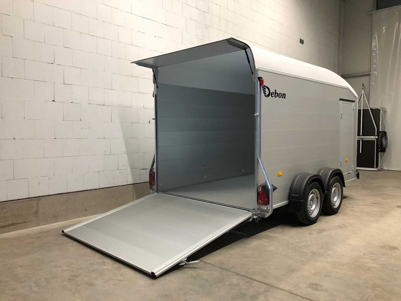 CHEVAL LIBERTE DEBON C700 Roadster Kofferanhänger - Затворена каросерия ремарке: снимка 5 CHEVAL LIBERTE DEBON C700 Roadster Kofferanhänger - Затворена каросерия ремарке: снимка 5