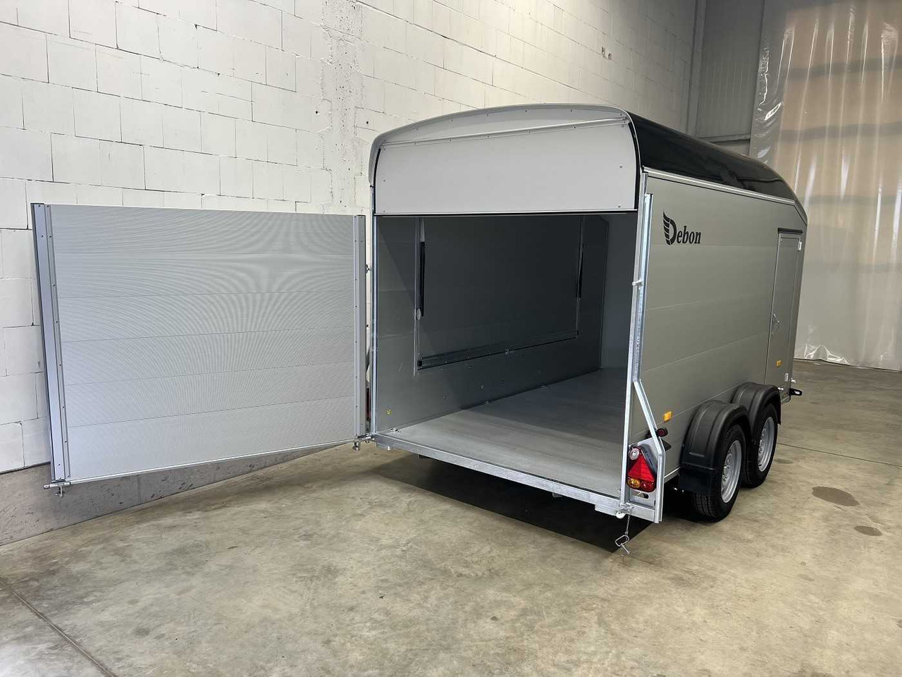 CHEVAL LIBERTE DEBON C700 Roadster Verk.Kl Tür Kofferanhänger - Затворена каросерия ремарке: снимка 4 CHEVAL LIBERTE DEBON C700 Roadster Verk.Kl Tür Kofferanhänger - Затворена каросерия ремарке: снимка 4