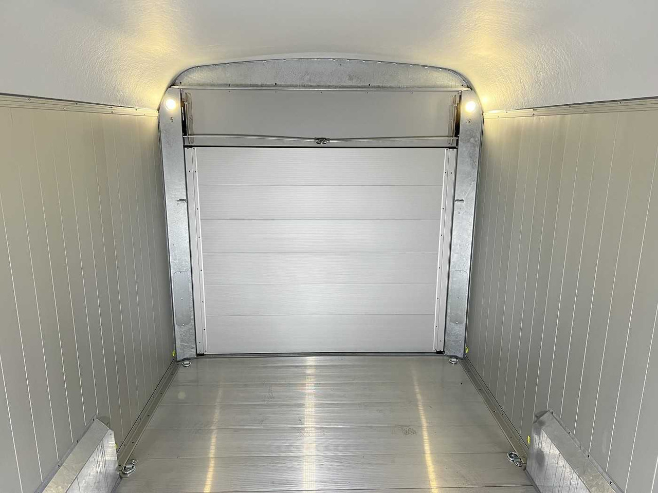 Нови Затворена каросерия ремарке CHEVAL LIBERTE DEBON C900 Roadster Kofferanhänger: снимка 15