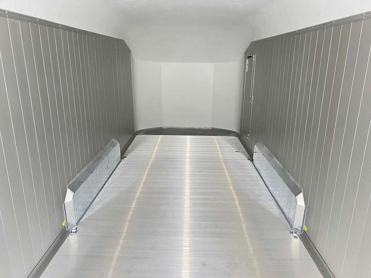 Нови Затворена каросерия ремарке CHEVAL LIBERTE DEBON C900 Roadster Kofferanhänger: снимка 9