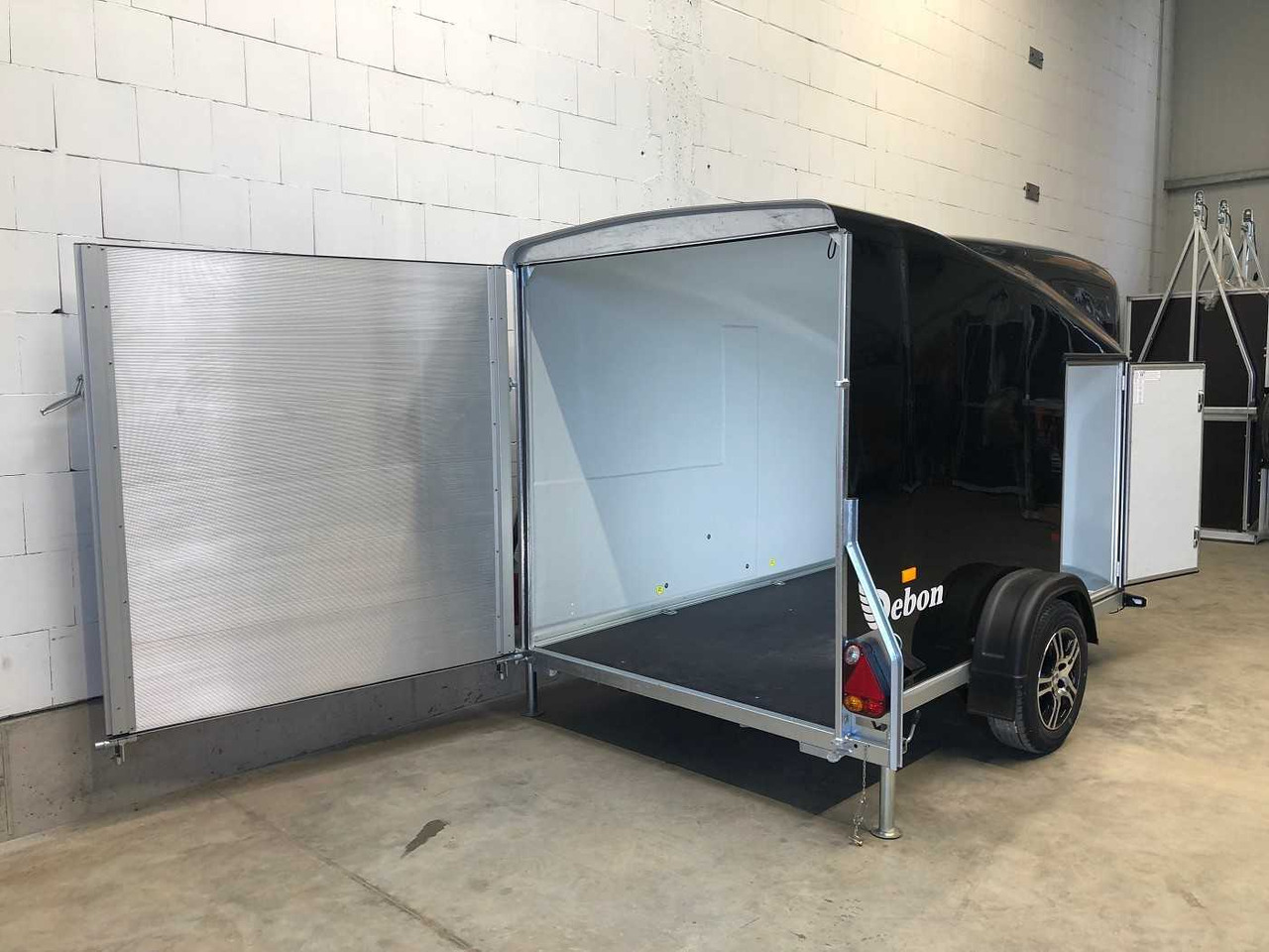 CHEVAL LIBERTE DEBON Cargo 1300.02+Tür Alu-Felgen Kofferanhänger - Затворена каросерия ремарке: снимка 3 CHEVAL LIBERTE DEBON Cargo 1300.02+Tür Alu-Felgen Kofferanhänger - Затворена каросерия ремарке: снимка 3