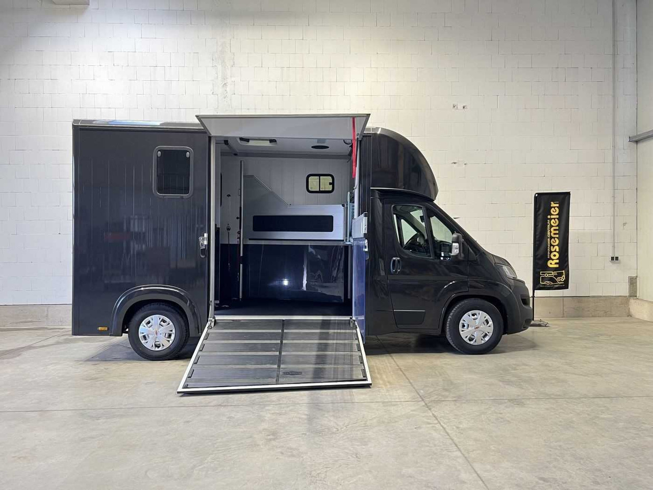 Fiat Böckmann Compact Stall LKW - Камион за коне: снимка 1 Fiat Böckmann Compact Stall LKW - Камион за коне: снимка 1