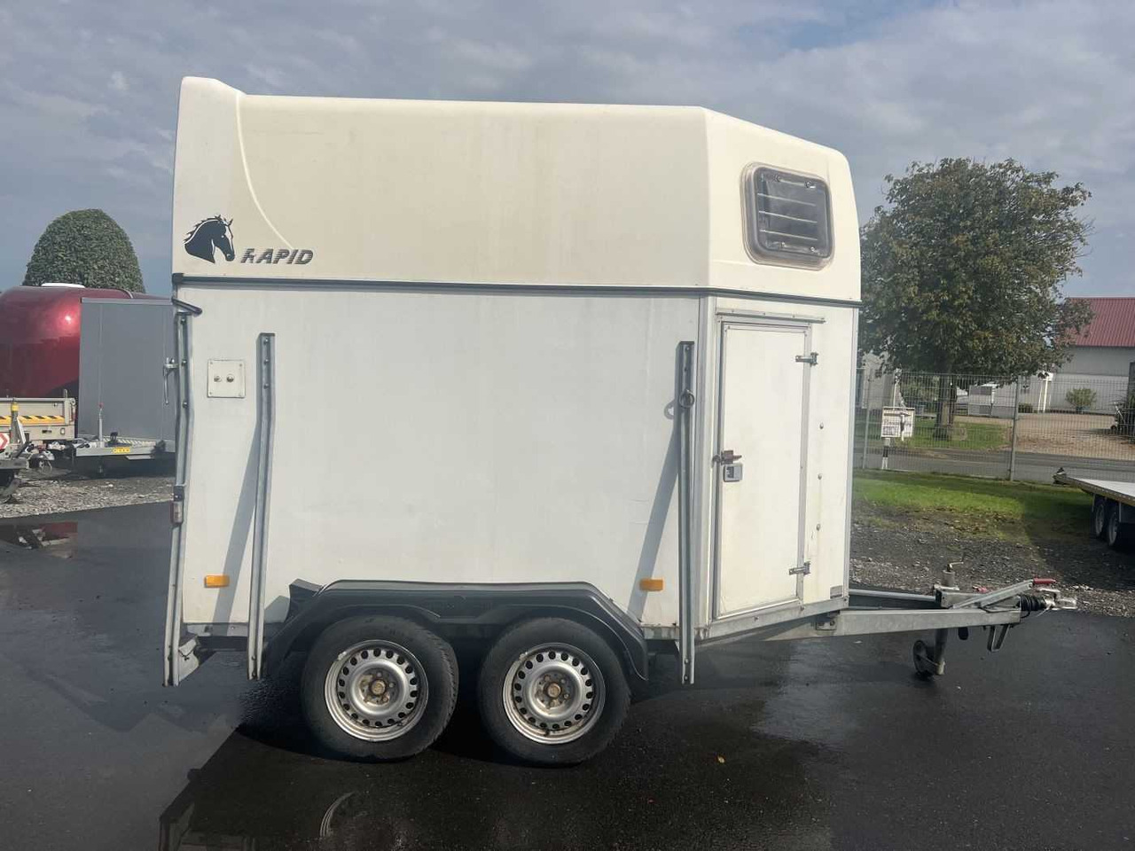 HUMBAUR HP2000 Pferdeanhänger - Ремарке за коне: снимка 2 HUMBAUR HP2000 Pferdeanhänger - Ремарке за коне: снимка 2