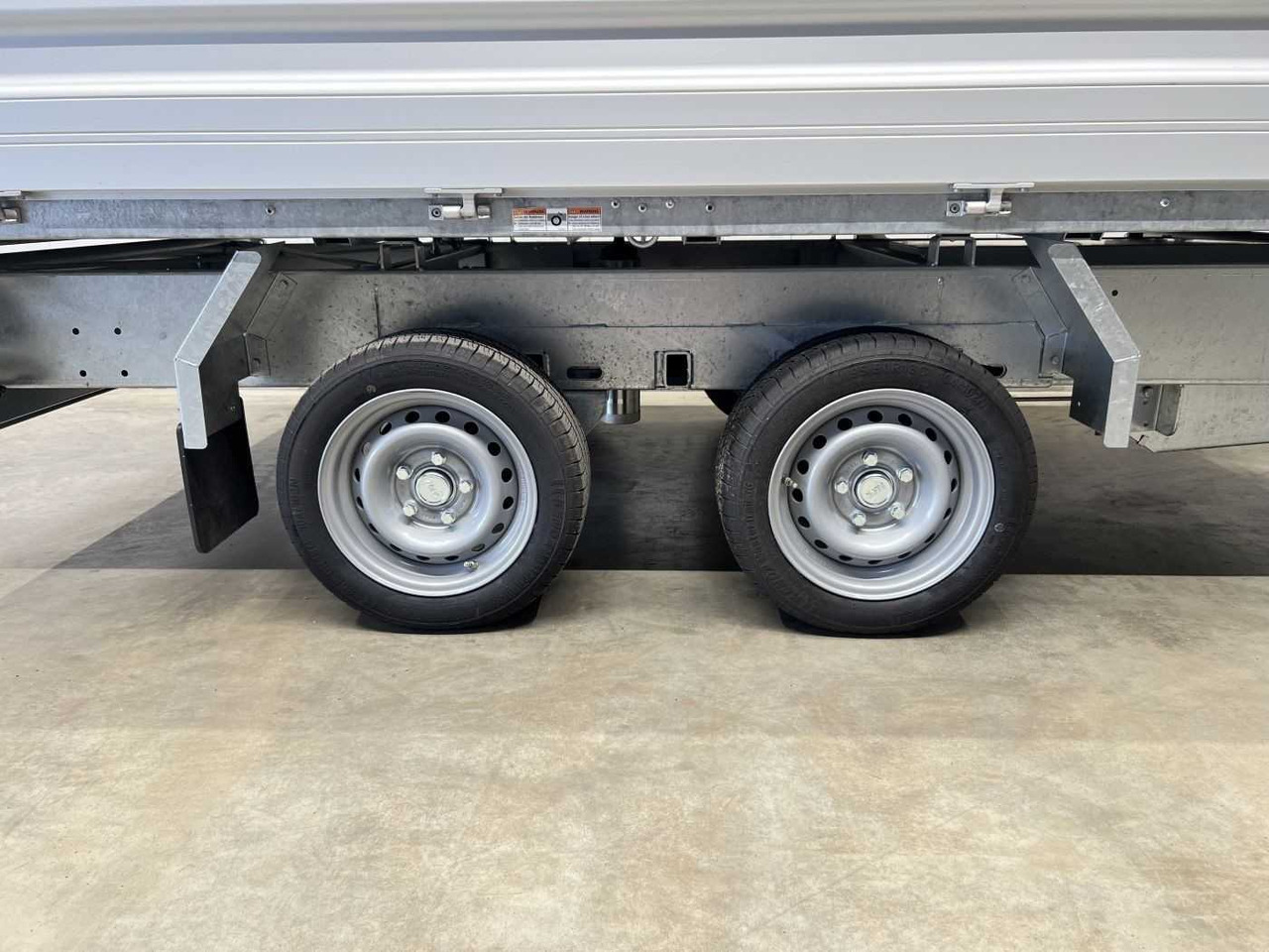 Нови Самосвал ремарке HUMBAUR HTK 3500.31 Dreiseitenkipper: снимка 20