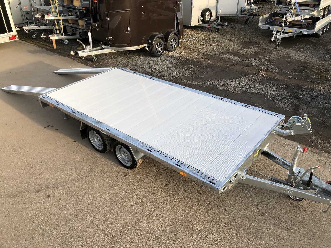 HUMBAUR Universal 3500 Aluboden Universaltransporter - Автовоз ремарке: снимка 1 HUMBAUR Universal 3500 Aluboden Universaltransporter - Автовоз ремарке: снимка 1