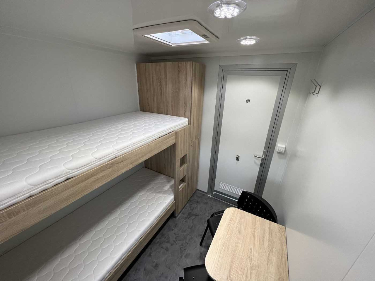 ROSEMEIER VE MOBI 8346 SP Mannschaftswagen - Жилищен контейнер, Ремарке: снимка 5 ROSEMEIER VE MOBI 8346 SP Mannschaftswagen - Жилищен контейнер, Ремарке: снимка 5