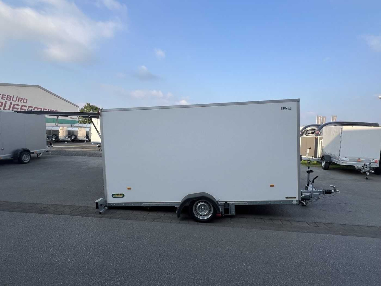 UNSINN UKA 3717-18-13 Absenk Kofferanhänger - Затворена каросерия ремарке: снимка 2 UNSINN UKA 3717-18-13 Absenk Kofferanhänger - Затворена каросерия ремарке: снимка 2