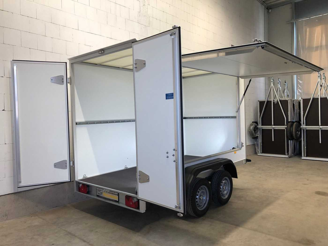 UNSINN UKU 301519-20-13 VKL Kofferanhänger - Затворена каросерия ремарке: снимка 4 UNSINN UKU 301519-20-13 VKL Kofferanhänger - Затворена каросерия ремарке: снимка 4