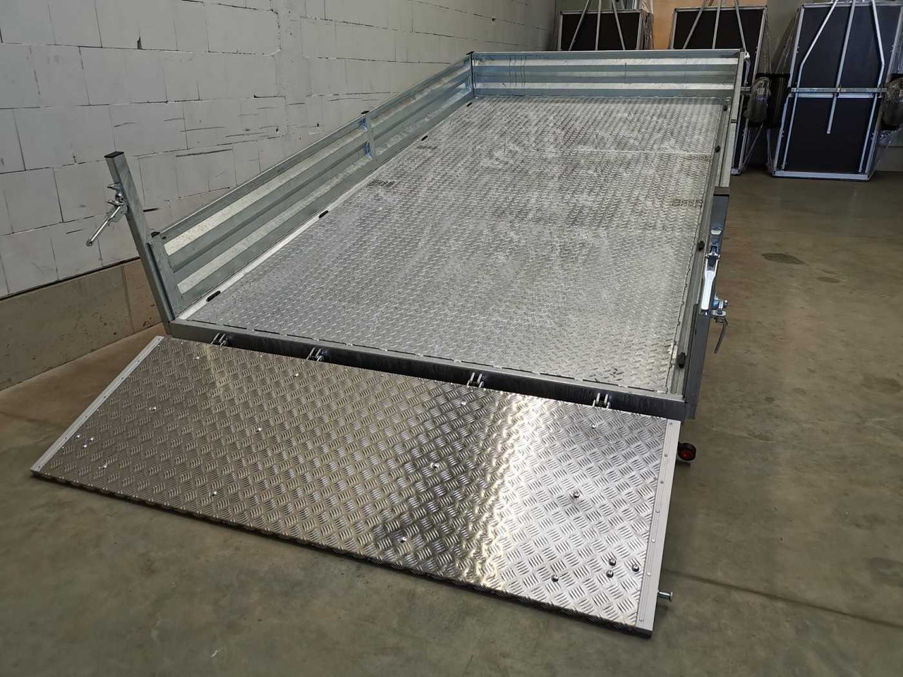 Нови Самосвал ремарке VEZEKO Juki 35.3 Multi Stahl Multidreiseitenkipper: снимка 18